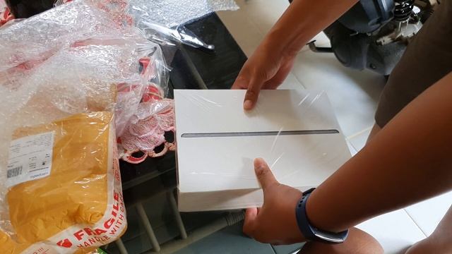 Unboxing ipad 7 2019 смотреть онлайн