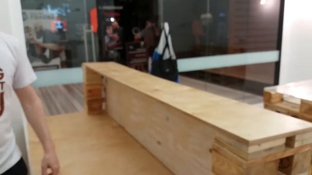 2ч. Москва Сити. Салон связи Базибо. Башня город Столиц 2-й этаж. МАСТЕРСКАЯ KINGPALLET смотреть онлайн