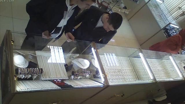 Кража золотой цепочки в магазине Снежинка г. Сургут смотреть онлайн