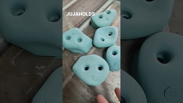 зацепы скалолазные для использования на детских площадках компании JUJAHOLDS смотреть онлайн