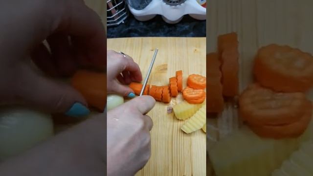 Как красиво нарезать овощи.# Shorts. (1).mp4