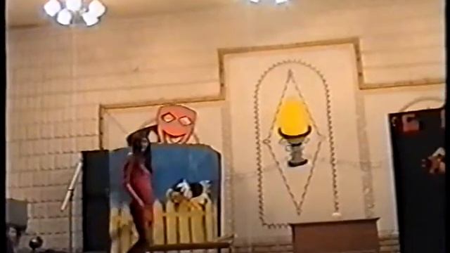 Выступление в школе. Бар "Золотое яйцо" 10б класс. 2002г. смотреть онлайн