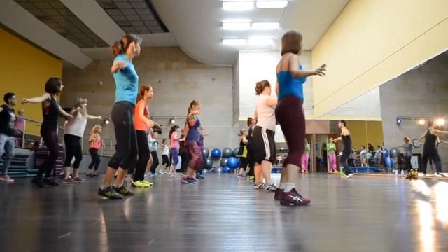 Немного подзарядки с Zumba Party смотреть онлайн