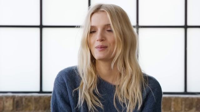 Playing word games with Lily Donaldson смотреть онлайн