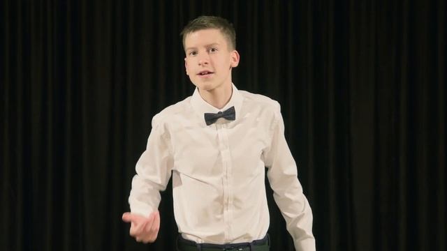 Стойков Серафим читает стихотворение В. Маяковского 