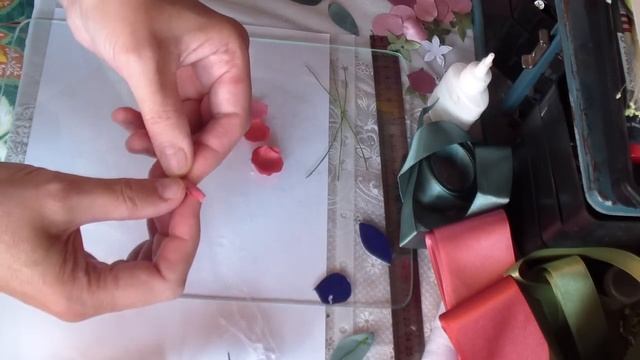 Бутоньерка из бутонных роз. Часть2 смотреть онлайн