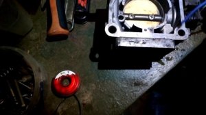 Плавающие обороты мазда 626,устройство дросселя.