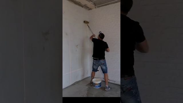 быстро наносим клей на стену #обои смотреть онлайн