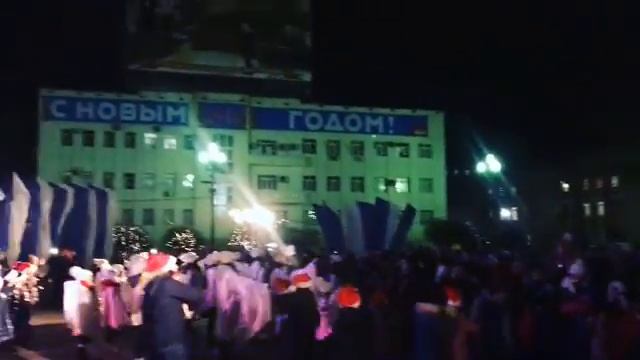 Танец новый год на площаде смотреть онлайн