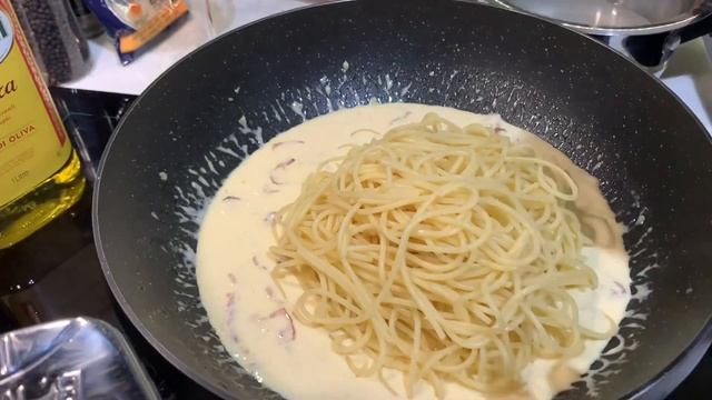 Паста КАРБОНАРА. Классическая карбонара. Настоящая карбонара со сливками и беконом. смотреть онлайн