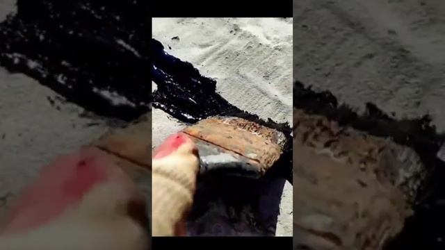 Проверил плоскую крышу. Мастику добавил. Намазал плоскую крышу. смотреть онлайн