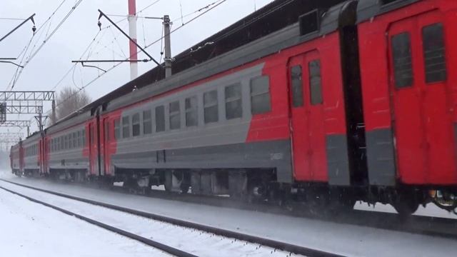 Электропоезд ЭД4М-0374 сообщением "Куровская - Москва Казанский вокзал" смотреть онлайн