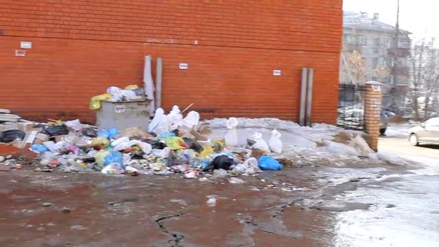 Активисты ОНФ в Липецкой области обнаружили рабочих, которые мусорят на улице Елецкая в Липецке смотреть онлайн