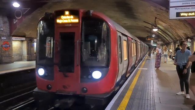 Trains At Baker Street Station - London Underground (03/09/2022) #londonunderground #trainsinlondon