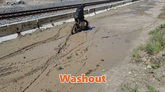Rungu vs conventional hunting e-bike in mud смотреть онлайн