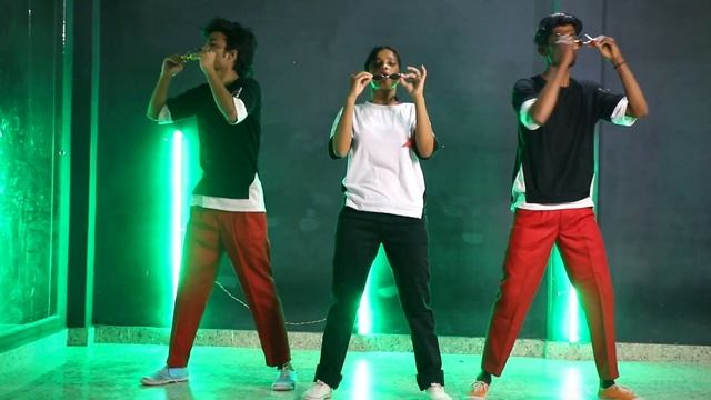 Gore Gore Mukhde Pe Kala Kala Chasma Popping Dance // Amazing Buddys // смотреть онлайн