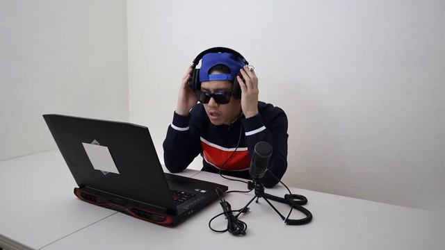 Types of Guys That Wear Tracksuits смотреть онлайн