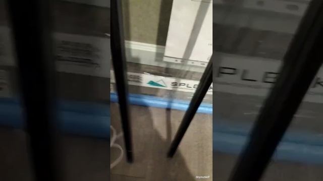 стекло вместо шторки , установка перегородки в ванной комнате смотреть онлайн