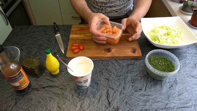 Цезарь с креветками. Божественный салат "Цезарь". смотреть онлайн