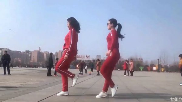 Шаффл танцует красавица Цинцин Shaffle dancing beautiful Qingqing.