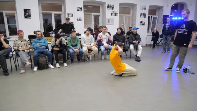 bboy Яркий vs Sochila - "ALL OPTION" break dance battle смотреть онлайн