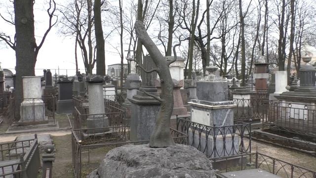 Питер. Богословское кладбище. Могила Цоя и Горшка. Александро-Невская лавра. Театр "Лицедеев". №26 смотреть онлайн