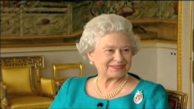 PORTRAIT OF THE QUEEN. (By former peodophile Rolf Harris) Part 1 of 2 女王的肖像 смотреть онлайн
