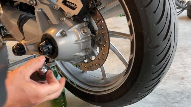 BMW R1200RT LC Final Drive Oil Change (2min Video)