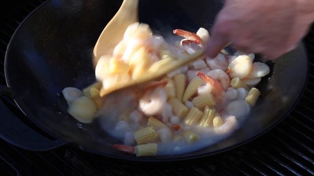 Simple, Spicy Seafood Stir fry смотреть онлайн