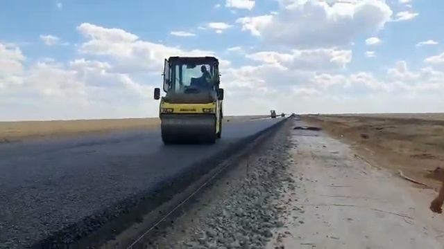 Устройство верхнего слоя покрытия (ЩМА-20). ПК 554+00-564+00. Дата 09.07.2020 г. смотреть онлайн