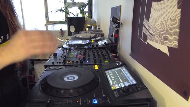 The Art Of DJing: Lena Willikens - Mixing Out Of A Difficult Track смотреть онлайн