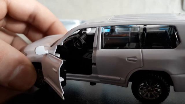 Обзор модельки Toyota Land Cruiser 200 смотреть онлайн