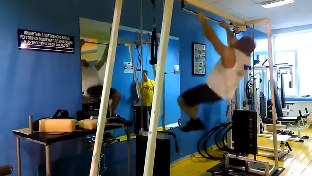 Подтягивания "киппингом" смотреть онлайн