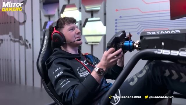 Racing Red Bull's World Champion F1 Sim Test Driver! смотреть онлайн