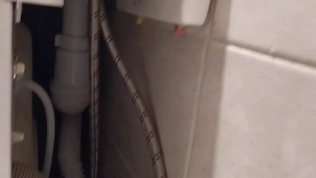 Умывальник над стиральной машиной. (MISTER DUKE) смотреть онлайн