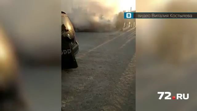 Skoda загорелась на парковке у ТЦ "Кристалл" смотреть онлайн