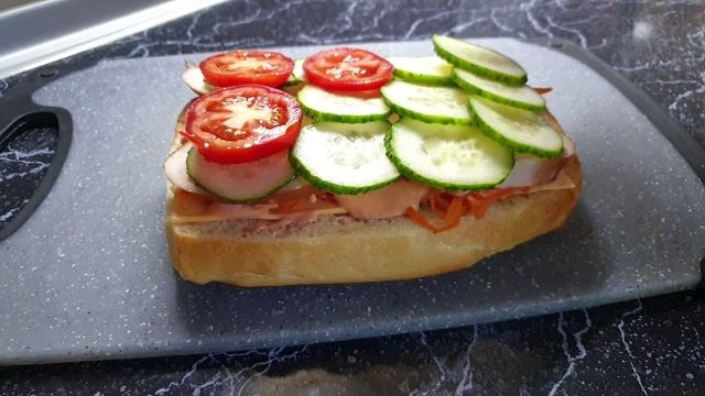 Очень вкусный горячий бутерброд - 