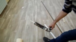 ОТКОС 5мин.Как приклеить пластиковый уголок на откосах, внешних углах стен. Угол Пластиковый Видео