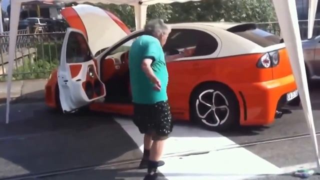 Бабуля зажигает получше любой клубной чики) смотреть онлайн