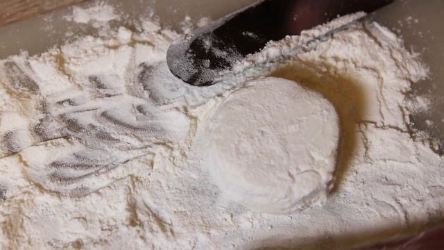 Сырники без яиц. Формовка сырника. Рецепт сырников. смотреть онлайн