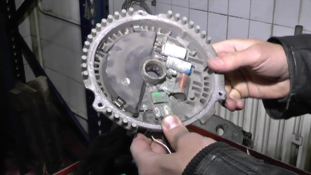 Неисправность дополнительного вентилятора охлаждения двигателя на Range Rover 5.0 смотреть онлайн