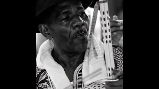 MESTRE PASTINHA JOGANDO - CAPOEIRA ANGOLA смотреть онлайн