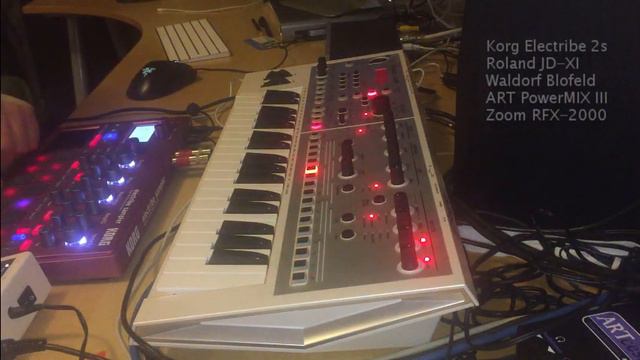 Deep House live: "Mmm..." Korg Electribe 2s, Roland JD-XI, Waldorf Blofeld смотреть онлайн