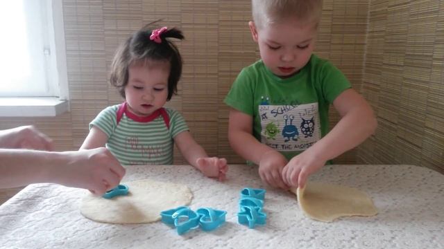 Готовим детское печенье с мистер Никита. Prepare kids cookies with Mr. Nikita смотреть онлайн