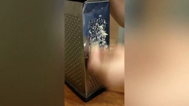 приготовил свой фирменный салат,очень вкусный❗️ в описании все написано смотреть онлайн