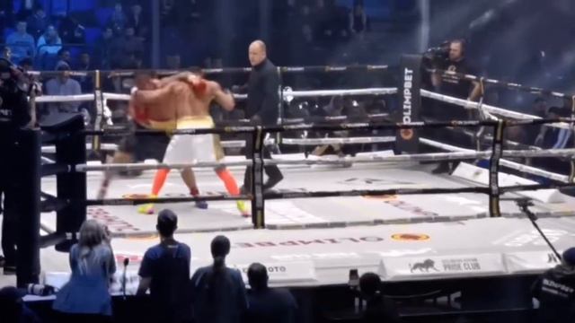 Гаджи автомат Vs Слашинин /лысый пряник обокрал гаджи !