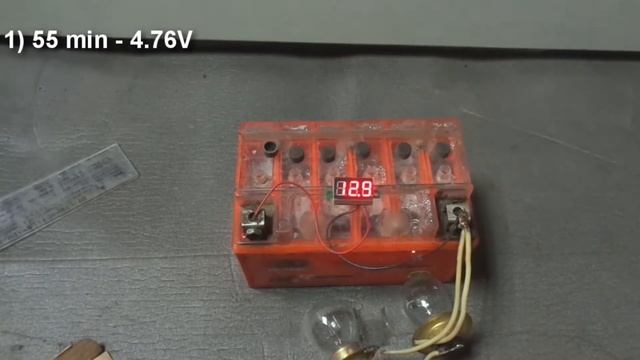 Добавляем дистиллированную воду в аккумулятор скутера смотреть онлайн