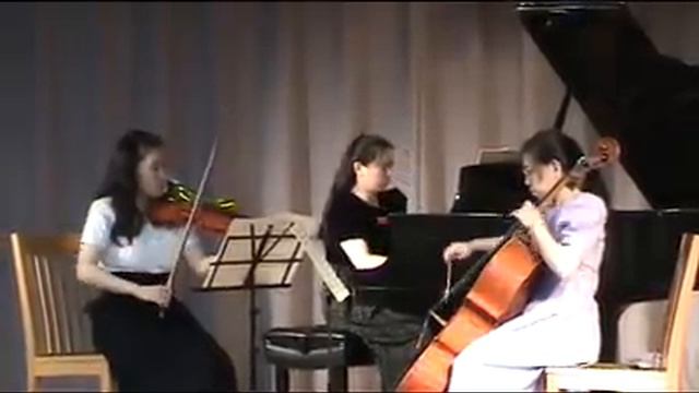 Schubert Trio B-flat (I)--Furuya Sisters LIVE! смотреть онлайн