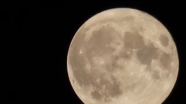 Moon (Canon 550d & Canon EF 80-200mm) смотреть онлайн