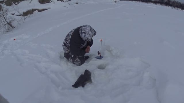 Зимняя рыбалка на жерлицы 2019!!!Река ИРТЫШ!!!Самодельный мотобуксировщик!!! смотреть онлайн